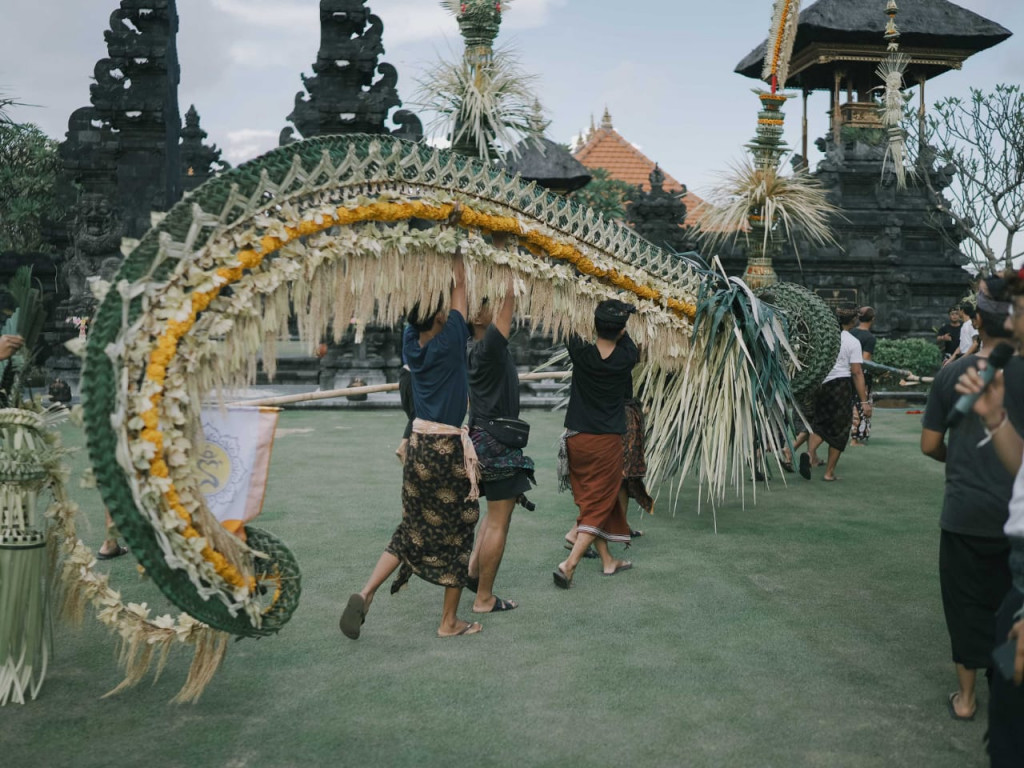 Semangat dan Kerjasama Mengantarkan ST. Tri Udaya, Pendem Jayanthi 1 Lomba Penjor Yowana se Desa Adat Padang Luwih